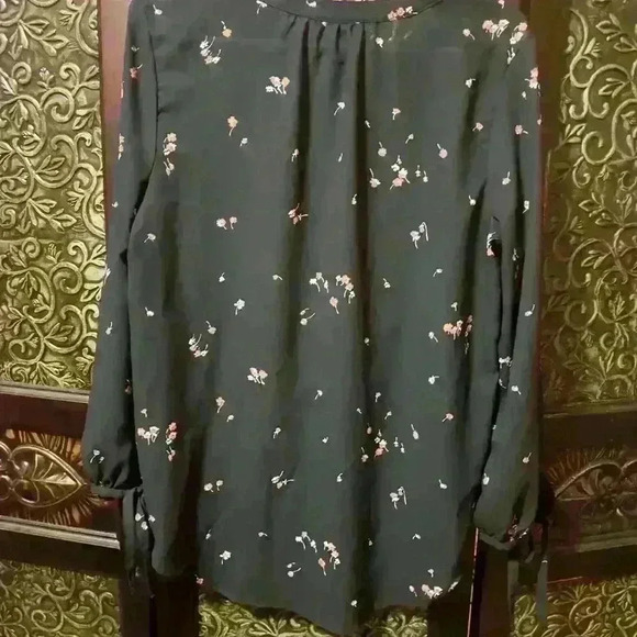 Liz Claiborne S Women’s Black Floral Sheer Blouse V-Neck Long Sleeve Top Casual - Picture 2 of 4